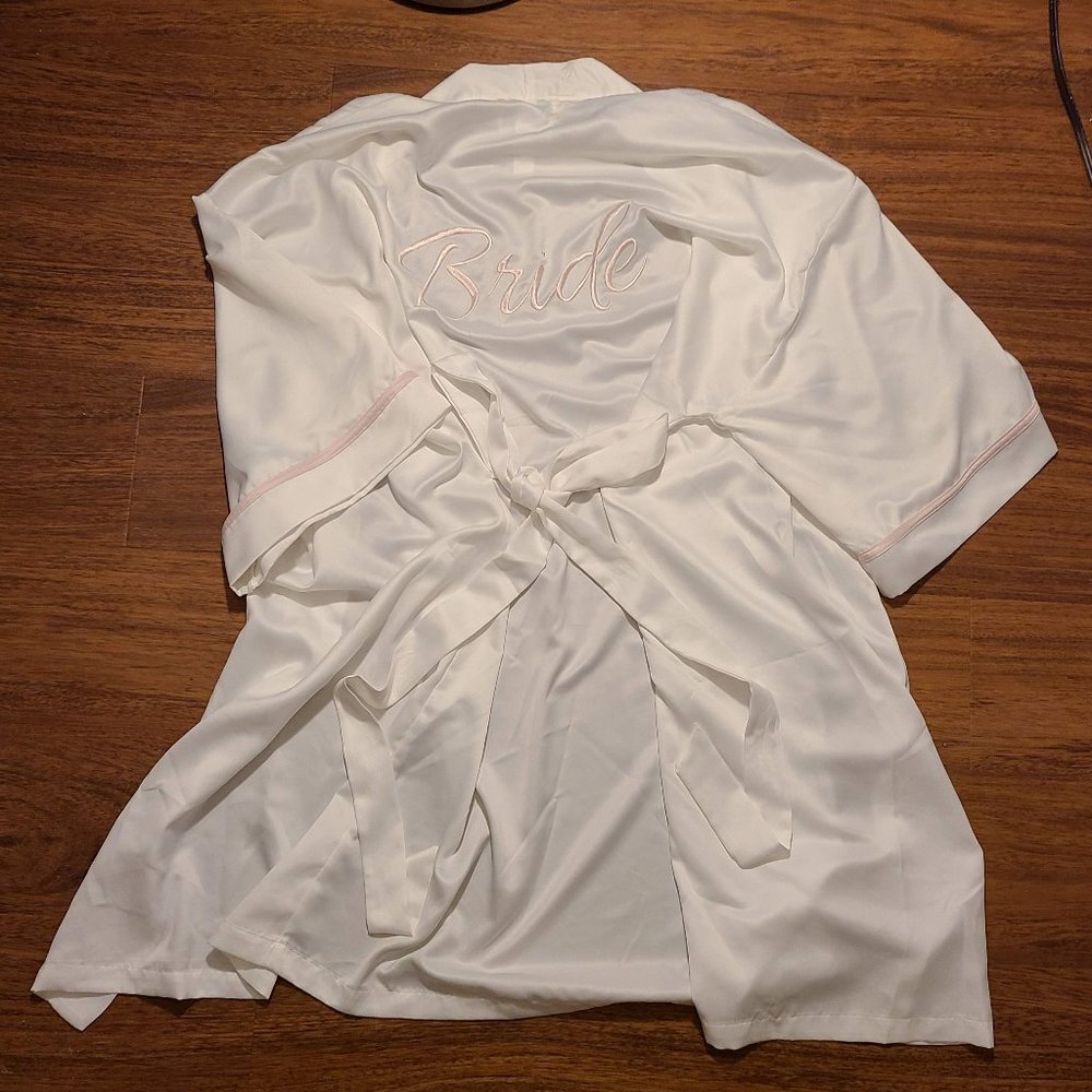 APT 9 Bride Robe Size M Medium